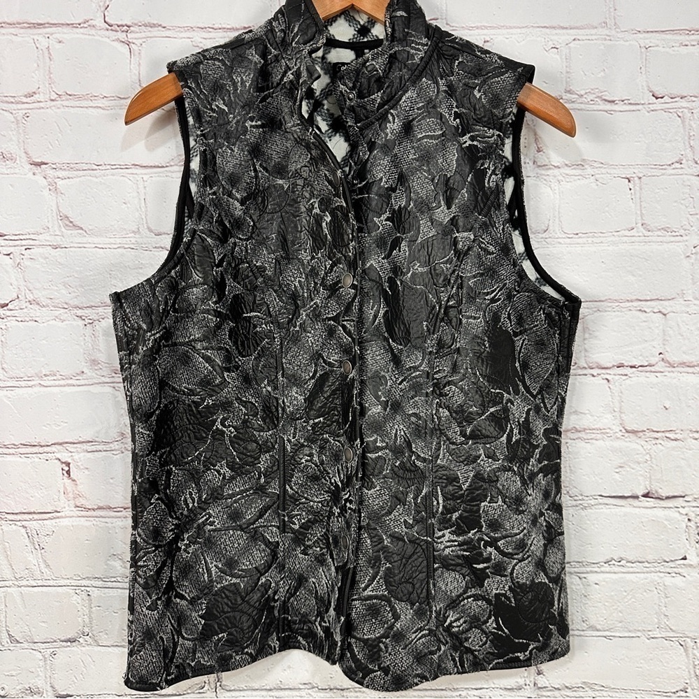 Coldwater Creek women’s quilted vest size medium 10-12 black grey lightweight